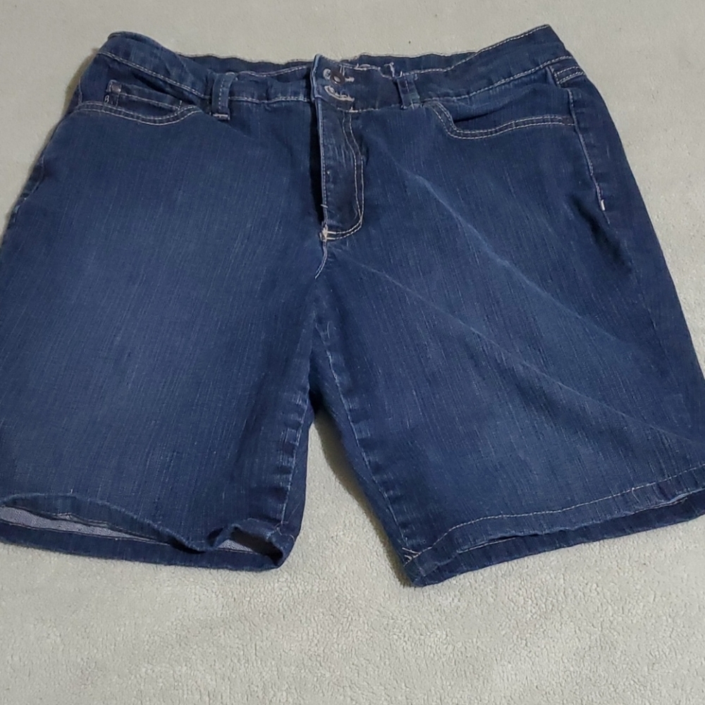 Denim‎ shorts